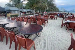 Nha Trang xử phạt doanh nghiệp lấn chiếm bãi biển để kinh doanh ăn uống