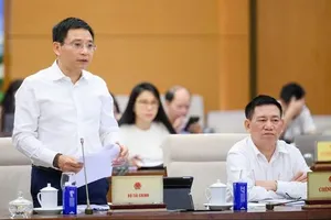 Bộ trưởng Bộ Tài chính Nguyễn Văn Thắng trình bày báo cáo