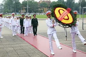 Bộ đội Hải quân báo công dâng Bác