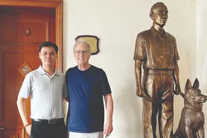 Cùng cựu phóng viên chiến trường mở “kho báu” ký ức