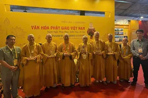 Khai mạc triển lãm phật giáo "Nơi nghệ thuật và tâm linh hội tụ". Ảnh: CẨM GIANG