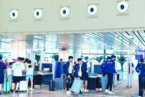 Ngày đầu Vietnam Airlines khai thác toàn bộ chuyến bay nội địa tại nhà ga T3, sân bay Tân Sơn Nhất: Hành khách vẫn còn lúng túng