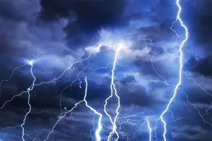 Trên đường chở lúa về nhà, một người bị sét đánh tử vong