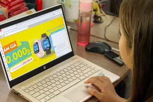 Cảnh báo nguy cơ bị lợi dụng khi mua hàng dựa vào người nổi tiếng