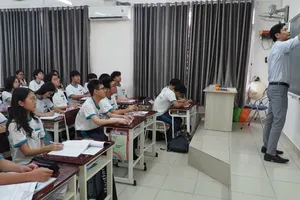 Học sinh lớp 9, Trường THPT Nam Sài Gòn (quận 7) trong giờ ôn tập môn Ngữ văn vào cuối tháng 5-2025