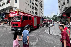 Hà Nội: Cháy tầng 14 chung cư HH4A Linh Đàm
