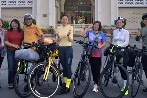 Đoàn đạp xe xuyên Việt trước giờ khởi hành