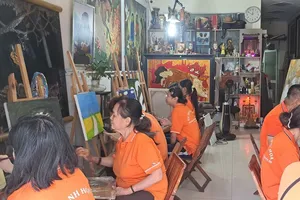 “Nói” với đời nhờ hội họa