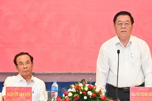 Đồng chí Nguyễn Trọng Nghĩa phát biểu