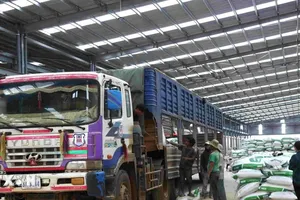 Hoạt động tại một nhà xưởng sản xuất ở tỉnh Kratie (Campuchia). Ảnh: TTXVN