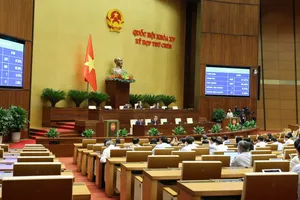 Quốc hội biểu quyết thông qua Luật sửa đổi, bổ sung một số điều của Luật Chất lượng sản phẩm, hàng hóa. Ảnh: QUANG PHÚC