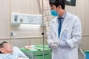 Cứu sống bệnh nhân Thái Lan nguy kịch vì thủng túi mật