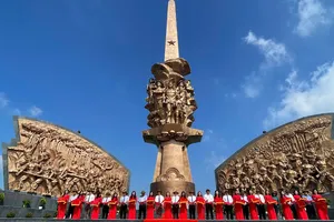 Các đại biểu thực hiện nghi thức khánh thành