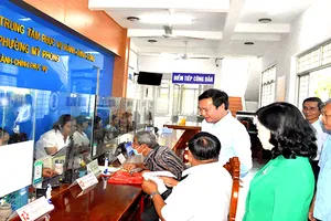 Việc giải quyết quyền lợi về hồ sơ, thủ tục cho nhân dân không được chậm trễ