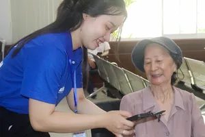 Tuổi trẻ TPHCM tích cực hỗ trợ người dân thực hiện thủ tục hành chính 