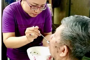 Điểm tựa cho cha mẹ lúc xế chiều