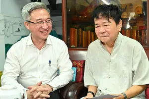 Phó Bí thư Thành ủy TPHCM Đặng Minh Thông thăm người có công với cách mạng