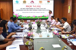 Ông Lê Đăng Khoa, Phó Giám đốc Phòng giao dịch NHCSXH Bà Rịa - Vũng Tàu báo cáo về hoạt động ủy thác cho vay.=