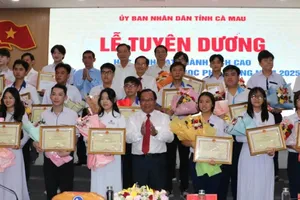 Cà Mau: Tuyên dương 32 học sinh đạt thành tích cao kỳ thi tốt nghiệp THPT 2025