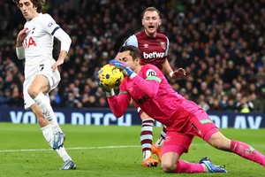 Premier League làm “mất lòng” cổ động viên châu Á?