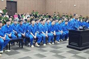 Cắt ghép hình ảnh, gọi điện chửi bới để đòi nợ, hơn 40 đối tượng hầu tòa