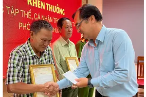 Phường Thủ Đức (TPHCM) khen thưởng đột xuất 4 tập thể, cá nhân kịp thời chữa cháy tại chợ Thủ Đức