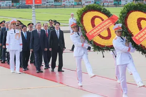 Lãnh đạo Đảng, Nhà nước vào Lăng viếng Chủ tịch Hồ Chí Minh, tưởng niệm các anh hùng liệt sĩ