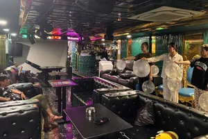 Triệt phá nhóm đối tượng buôn bán khí cười tại quán bar