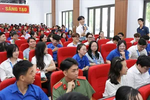 Các đại biểu tham gia khai mạc Hội trại “Thanh niên Việt Nam: Làm chủ ngoại ngữ – Bản lĩnh hội nhập” lần thứ II - năm 2025