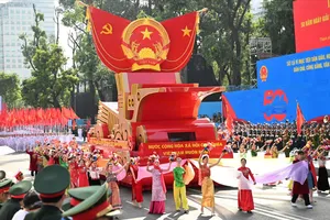 Khối diễu hành nghệ thuật tại lễ Kỷ niệm 50 năm Ngày Giải phóng miền Nam, thống nhất đất nước
