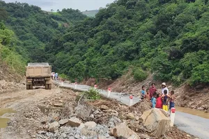 Cung đường đẹp nhất miền Tây xứ Nghệ tan hoang sau lũ