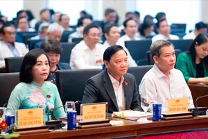 Đại biểu lắng nghe các tham luận tại diễn đàn. Ảnh: PHẠM THẮNG