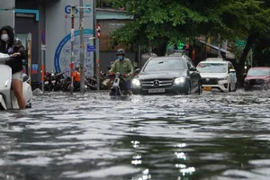 Dự báo hôm nay 6-8, TPHCM tiếp tục mưa lớn, ngập
