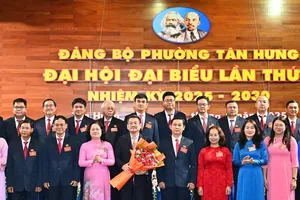 Phường ở TPHCM dùng robot đưa đón đại biểu dự đại hội