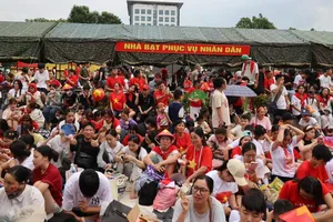 Thêm nhà bạt, điểm phát nước, bánh miễn phí cho người dân xem sơ duyệt diễu binh, diễu hành 