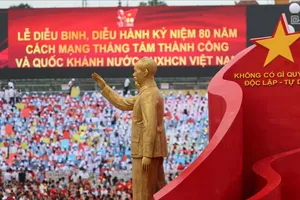 Các khối diễu binh, diễu hành vào vị trí trên Quảng trường Ba Đình