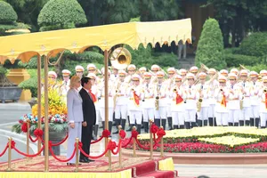 Chủ tịch nước Lương Cường chủ trì lễ đón Toàn quyền Australia Sam Mostyn, chiều 10-9. Ảnh: QUANG PHÚC