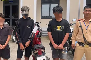 3 thiếu niên mang hung khí giải quyết mâu thuẫn