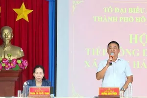 Ông Huỳnh Sơn Tuấn, Thành ủy viên, Bí thư Đảng ủy, Chủ tịch HĐND xã Long Hải, Tổ trưởng tổ đại biểu số 36, HĐND TPHCM phát biểu tại buổi tiếp công dân quý 3-2025 tại xã Long Hải