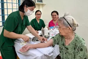 Người trên 60 tuổi được khám sức khỏe định kỳ 1 năm/lần