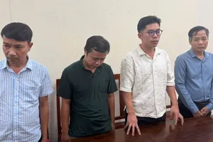 Các đối tượng tại cơ quan điều tra. Ảnh: CACC