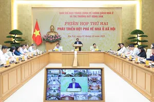 Thủ tướng Phạm Minh Chính chủ trì và phát biểu tại phiên họp thứ hai về phát triển đột phá về nhà ở xã hội, sáng 11-10. Ảnh: VIẾT CHUNG