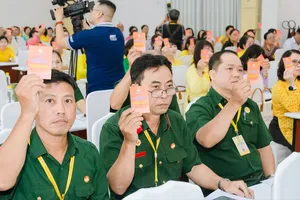 Các đại biểu biểu quyết tại Đại hội Đại biểu MTTQ Việt Nam phường lần thứ I, nhiệm kỳ 2025 – 2030