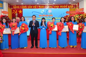 Bà Trịnh Thị Hồng Vân – Chủ tịch HĐTV tiếp tục giữ chức Chủ tịch Hội Phụ nữ Công ty Yến Sào Khánh Hòa