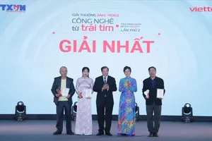 Trao giải cho tác giả đoạt giải nhất cuộc thi