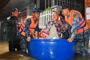 Còn trên 22.000 nhà bị ngập tại vùng mưa lũ miền Trung