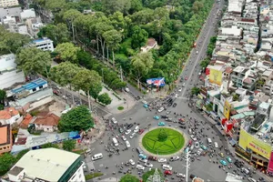 Hồn phố qua những tượng đài