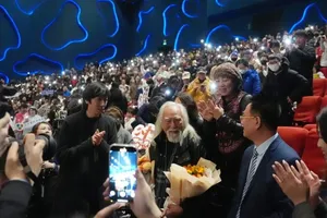 Thế hệ “đầu bạc” chinh phục Gen Z