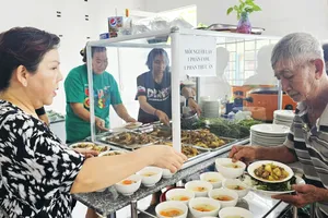 Ấm lòng bữa cơm trưa 0 đồng