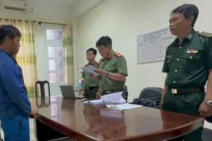 Khởi tố hai anh em tổ chức cho người khác xuất cảnh trái phép